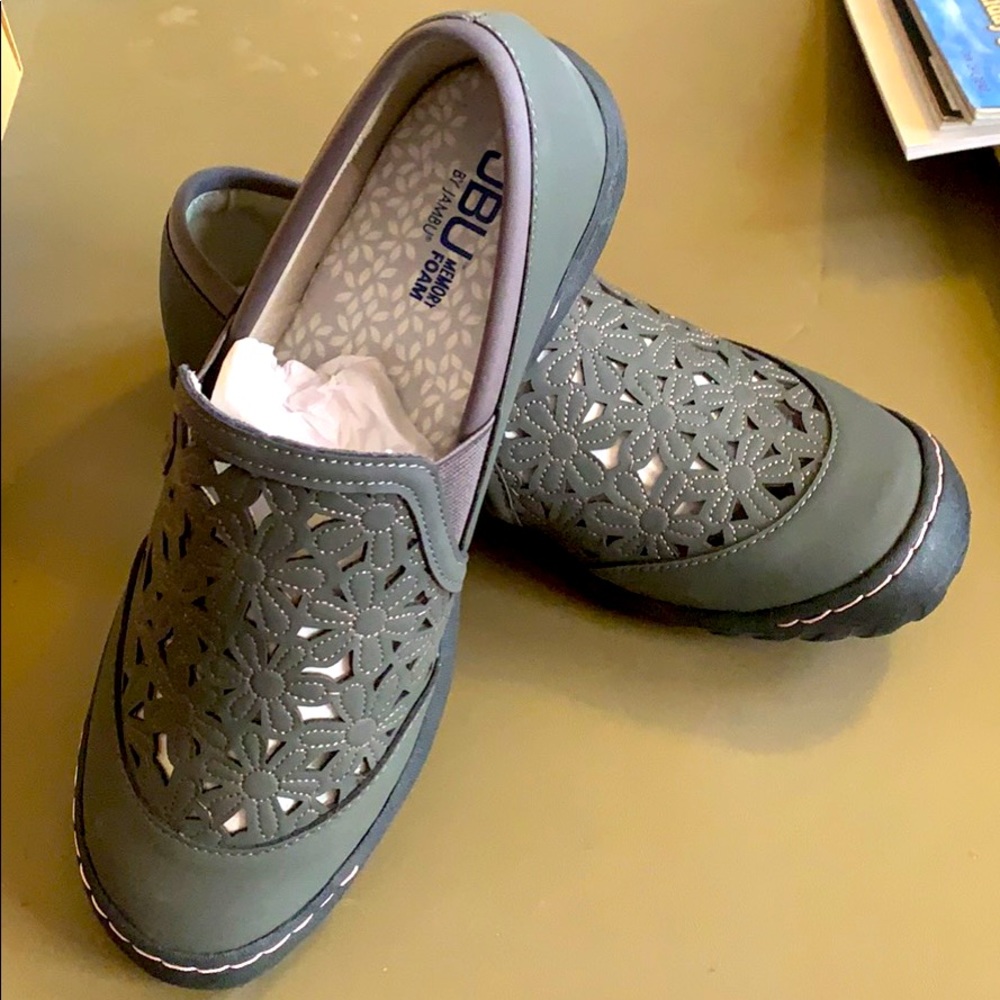 JBU ladies slip on dress shoes